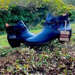 Pikolinos ladies leather bootie